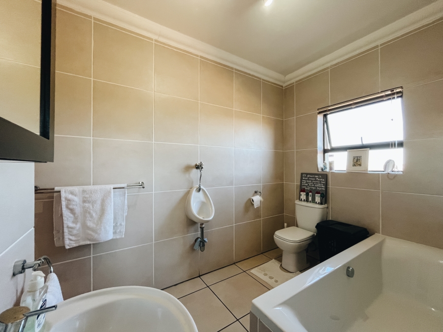 4 Bedroom Property for Sale in Island View Western Cape